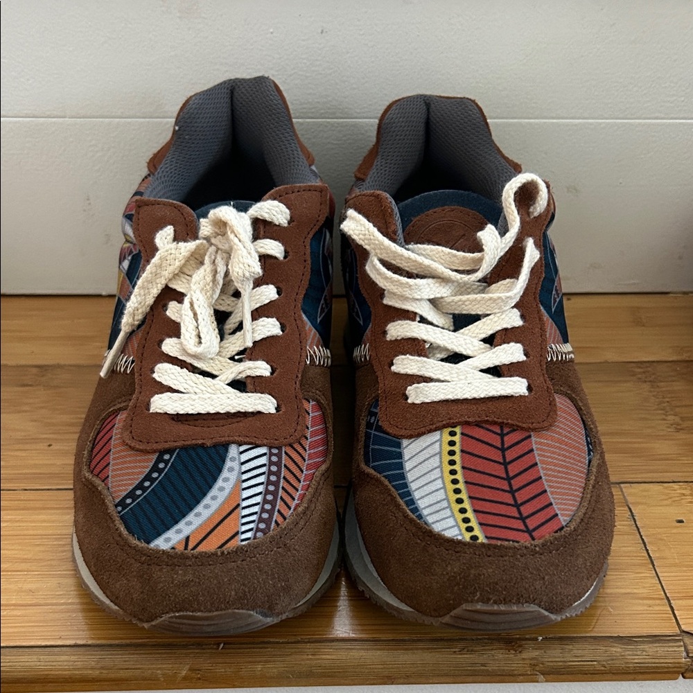 inkkas Brown Suede Sneakers with Multicolor Pattern